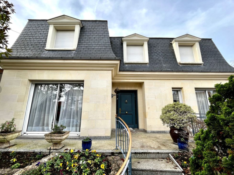 Pavillon / Mansard / Maison avec terrasse et jardin et sous sol, sans vis a vis, a la Varenne Saint Hilaire