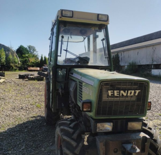 Tracteur Vigneron Fendt 260V 2RM