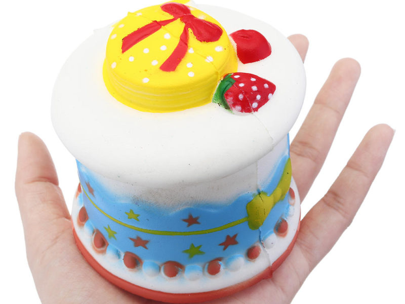 Gâteau à la crème aux fraises Squishy 8 * 8CM Jumbo Rebond Montant Jouets Avec Emballage Cadeau Collection