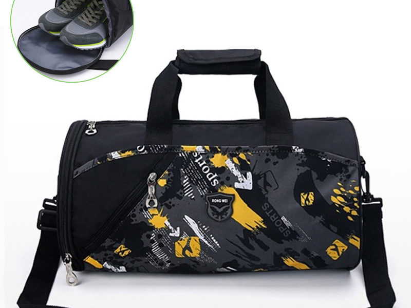 Sac de formation de sac de gymnases d'hommes avec des chaussures …