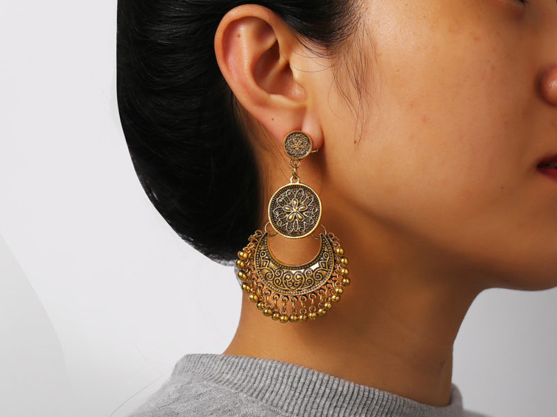 Boucles d'oreille de glands de bronze …