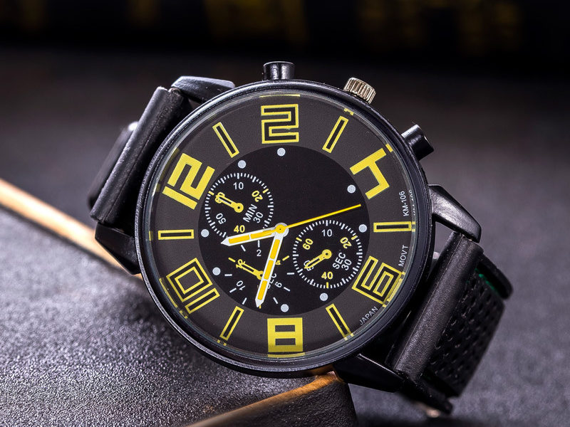 Montre à quartz de pointeur décorée …